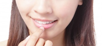 Σκασμένα χείλη; Συμβουλές για άμεση ανακούφιση
