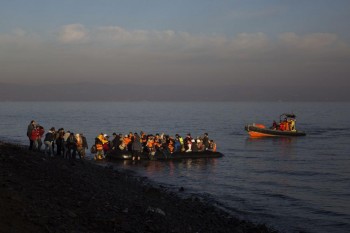 Αυξάνονται οι ροές μεταναστών: Πάνω από 2.000 άτομα πέρασαν στα νησιά από τις αρχές Οκτώβρη