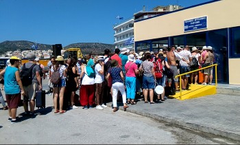 Η προσφυγική κρίση «βύθισε» τον τουρισμό στα νησιά του Αιγαίου