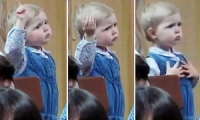 3χρονο κοριτσάκι σε ρόλο μαέστρου! (βίντεο)