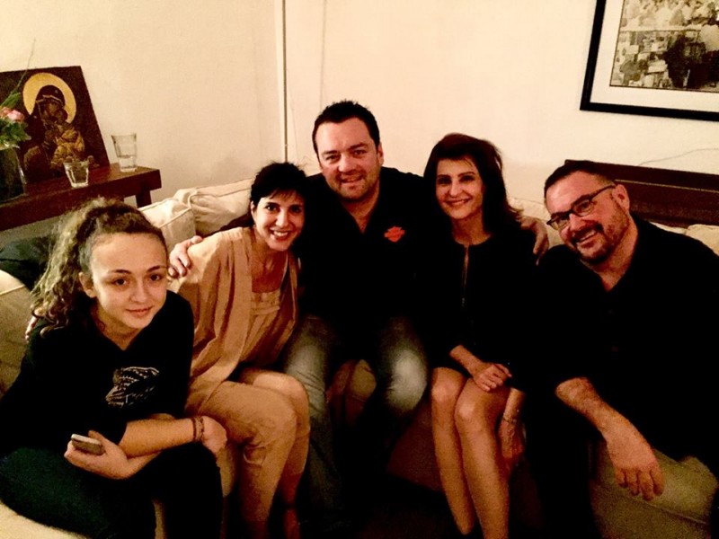 Ο Κυριάκος Παπαδόπουλος μαζί με την ηθοποιό Νία Βαντάλος και την δημιουργό του ντοκιμαντέρ που διεκδικεί όσκαρ Δάφνη Ματζιαράκη 